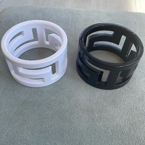 Set of resin bracelets - 1 black & 1 white